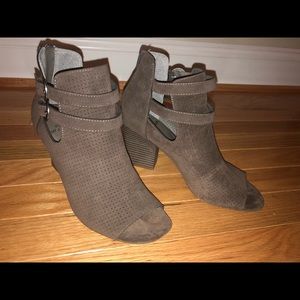 White Mountain Peep Toe Bootie Size 6.5